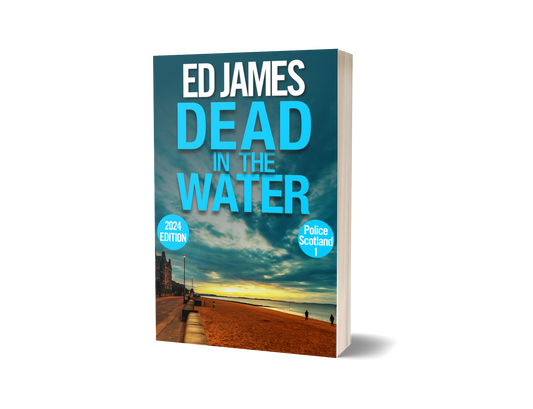 Dead in the Water (Police Scotland 1, Paperback)